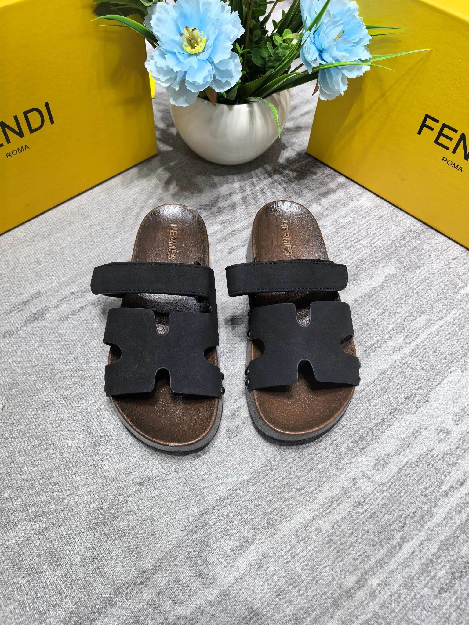 👟👟Ex-factory price 480👟👟Hermes second uncle clog slippers, original development + British retro design, classic and durable! The ultimate 1:1 body shape, imported high-end fabrics showing exquisite texture! Customized A-grade wood sole with mold opening and luxurious packaging! - Unique quality, 35-40 41 42 customized, non-refundable and non-exchangeable